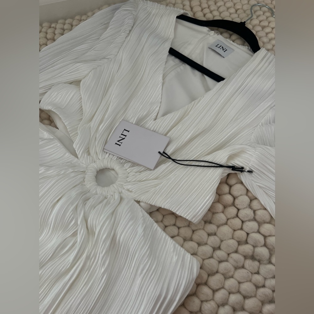 White dress. Size S